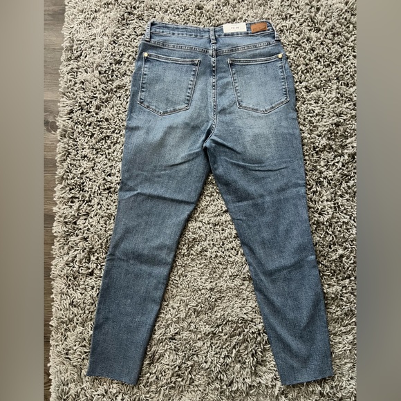 Judy Blue JB88259 High Rise Relaxed Fit Raw Hem Jeans in Medium Wash - Picture 4 of 12